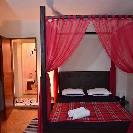 Hostel Kalonis Skopje Buitenkant foto