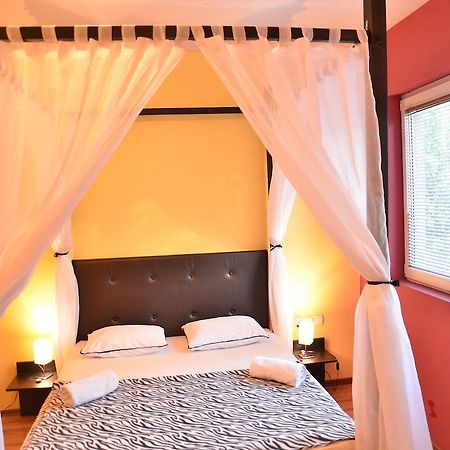 Hostel Kalonis Skopje Buitenkant foto