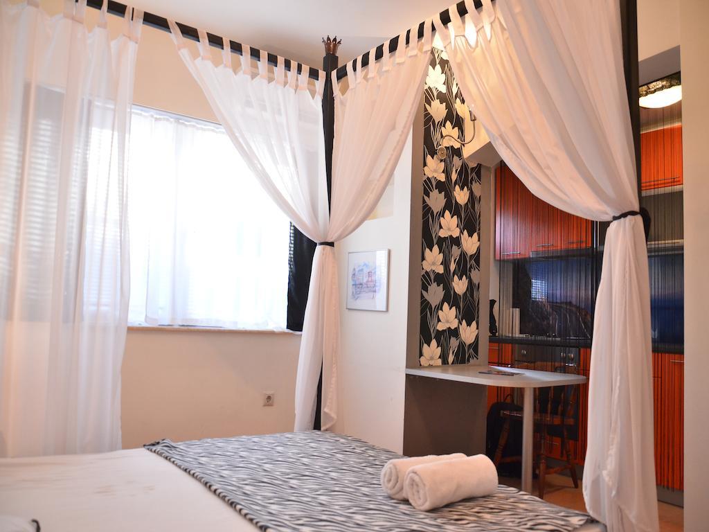 Hostel Kalonis Skopje Buitenkant foto