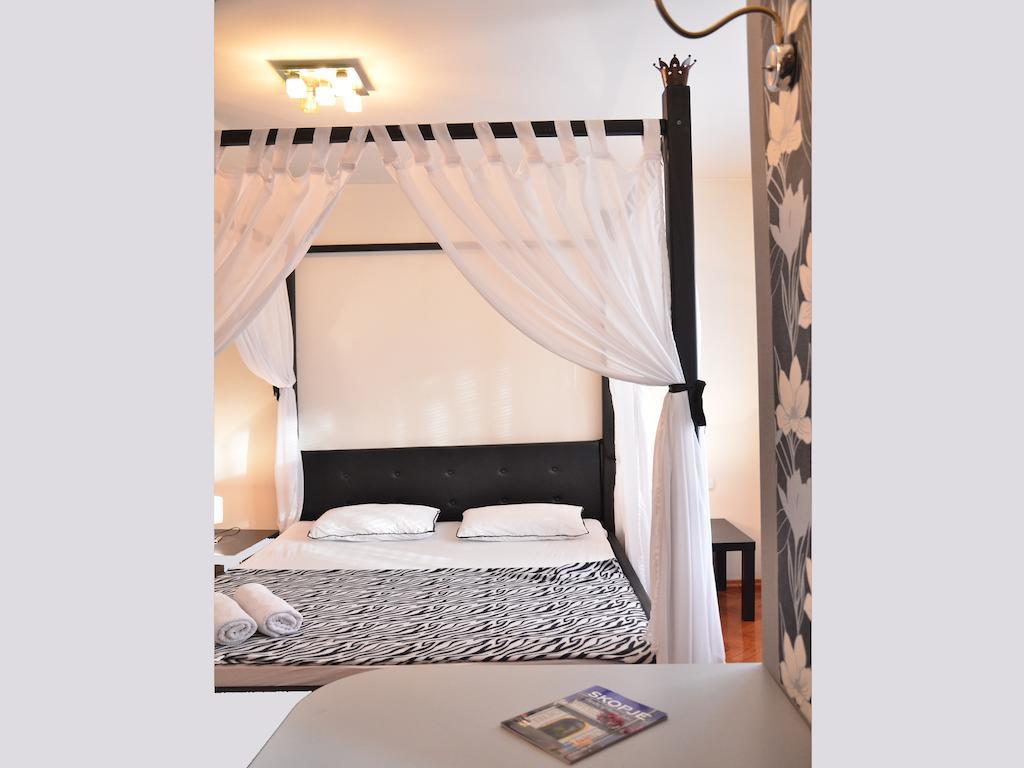 Hostel Kalonis Skopje Buitenkant foto