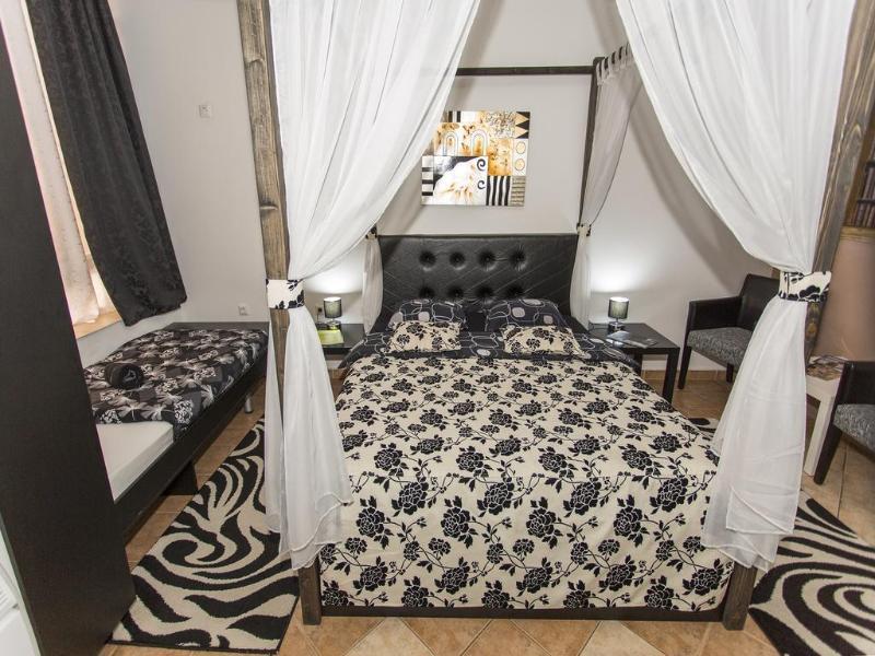 Hostel Kalonis Skopje Buitenkant foto