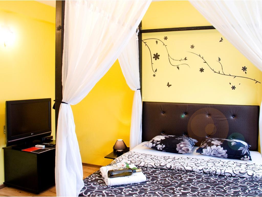 Hostel Kalonis Skopje Buitenkant foto