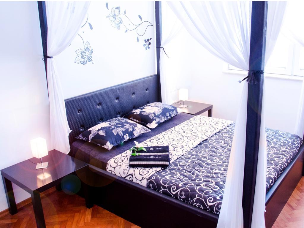 Hostel Kalonis Skopje Buitenkant foto