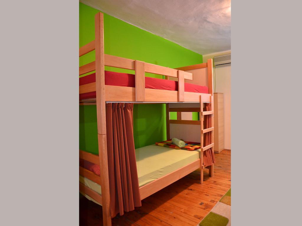 Hostel Kalonis Skopje Buitenkant foto