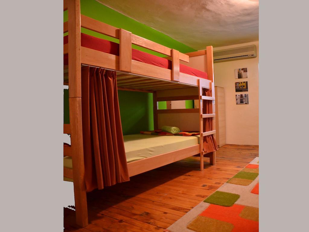 Hostel Kalonis Skopje Buitenkant foto